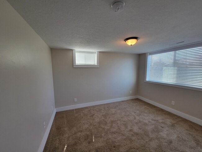 Building Photo - 2850 S 2750 E