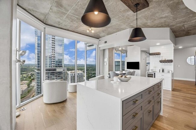 Building Photo - 360 Nueces St