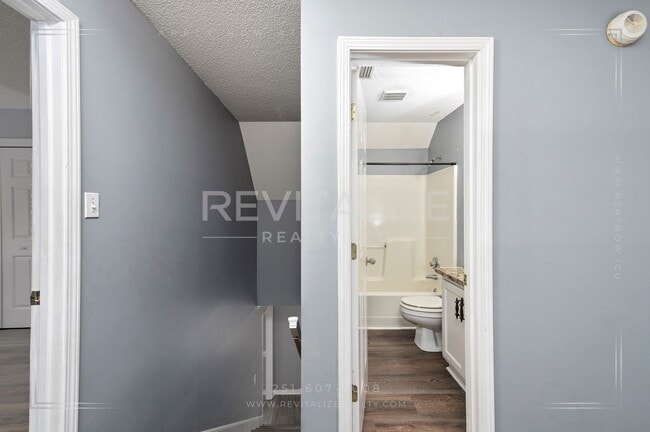 Building Photo - Creole Style 3 Bed 2.5 Bath Home on Oversized Lot