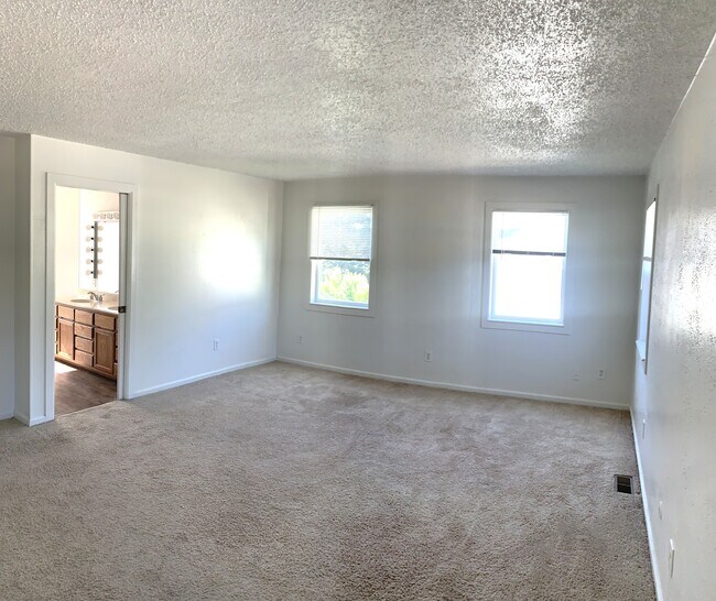 Building Photo - 122 Crawford Cir