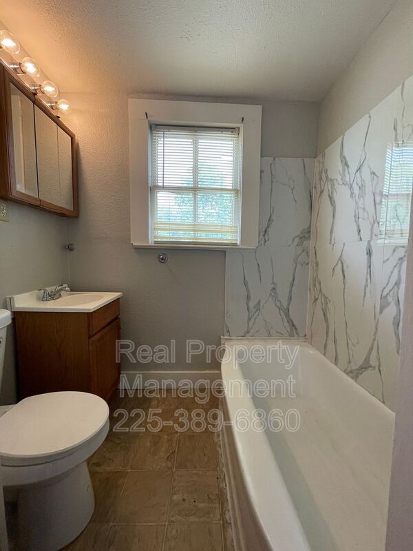 Building Photo - 3026 Balis Dr