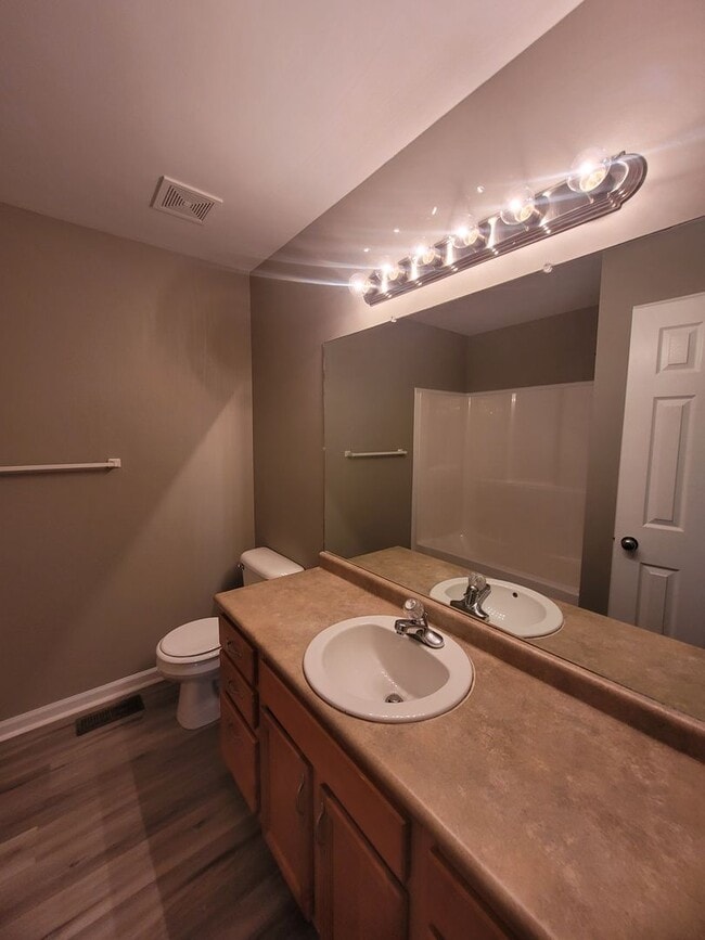 Building Photo - $1900 - 4 Beds 3 Bath + Bonus Room w/ Massive Fenced Yard