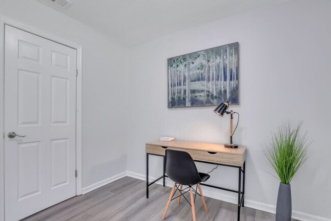 Building Photo - 402 Symons St