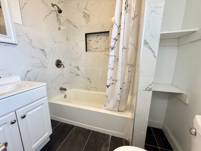 Building Photo - 5000 N 8th St