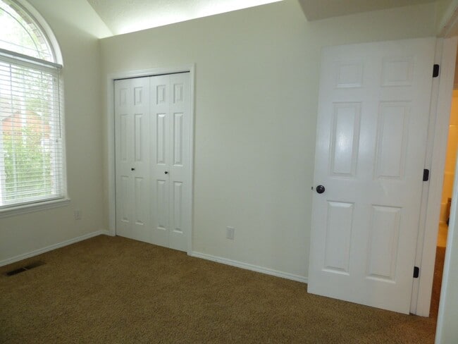 Building Photo - 3 Bed 2 bath home in North Salem!