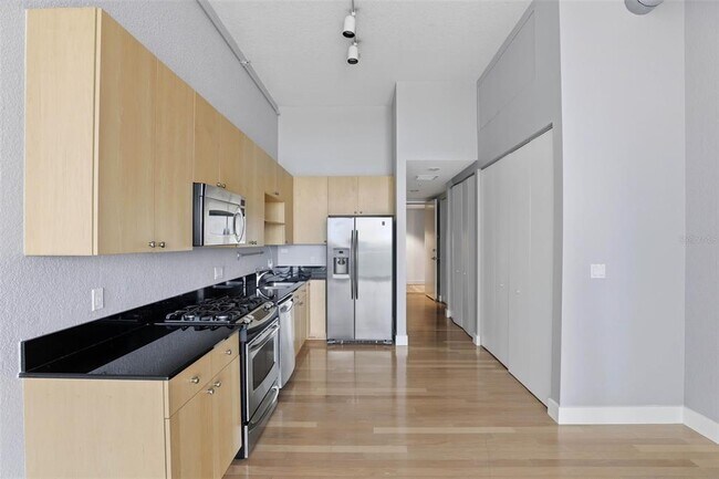 Building Photo - 150 E Robinson St