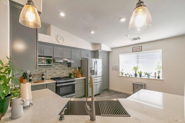 Building Photo - 3257 Vista Del Lago Way