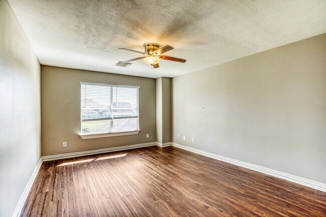 Building Photo - 2922 Brahman Dr