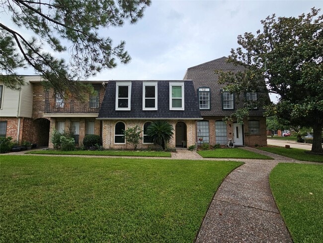 Building Photo - 1806 Saxony Ln
