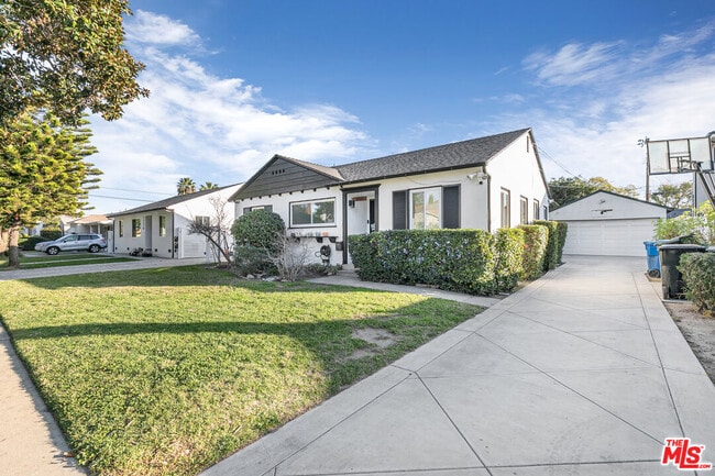 Building Photo - 13536 Hamlin St