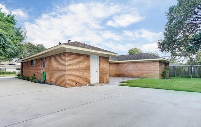 Building Photo - 9206 Bassoon Dr