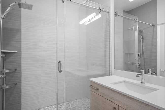 Building Photo - Modern Beacon Hill Townhouse Available for Rent!