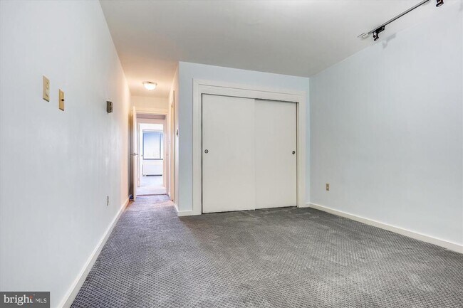 Building Photo - 4390 Lorcom Ln