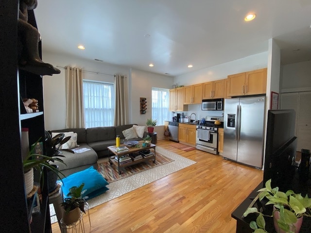 Building Photo - 2120 W Washington Blvd