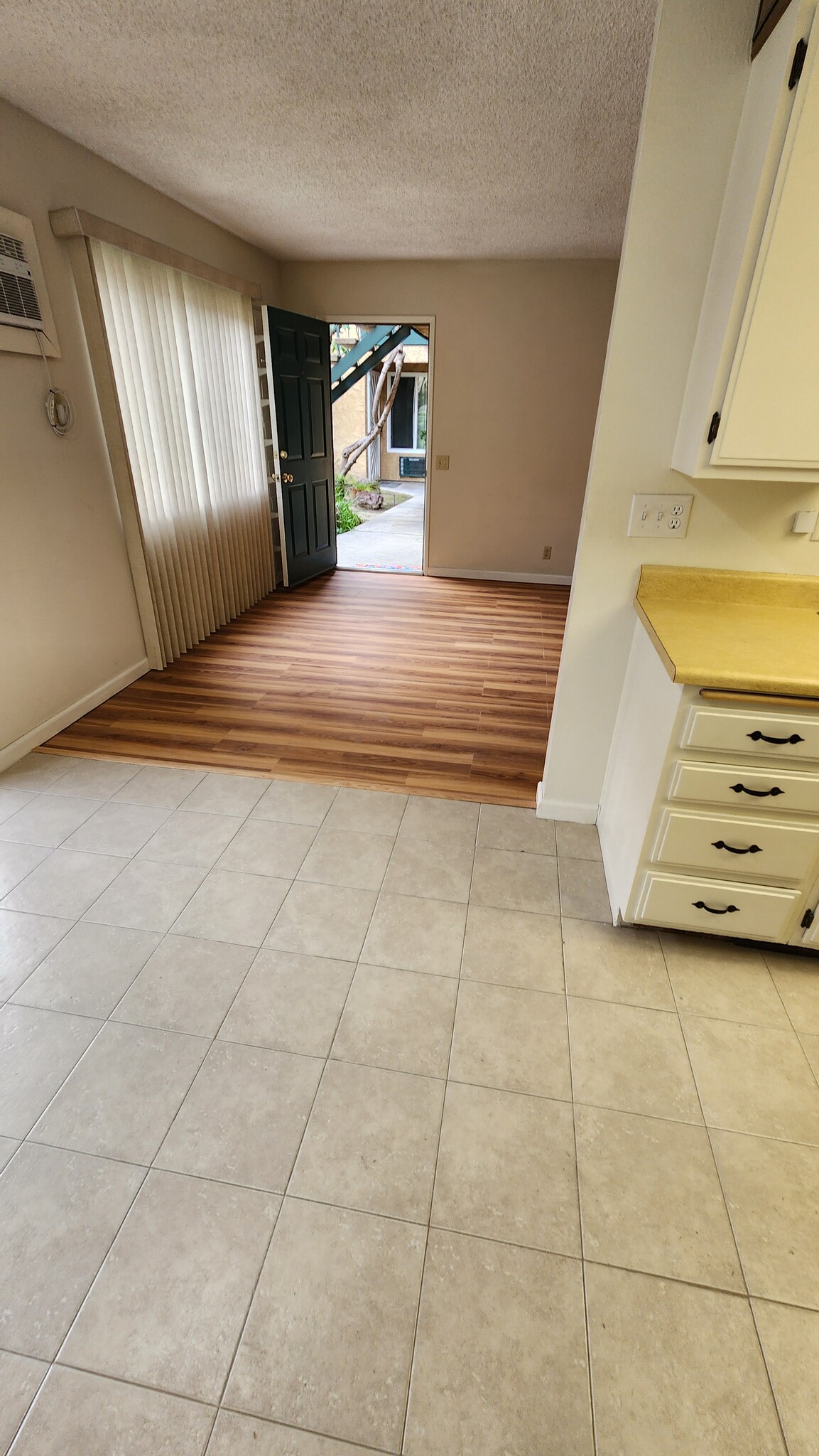 Building Photo - 715 S Webster Ave