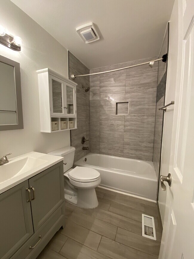 Building Photo - 3 bedroom - Allison