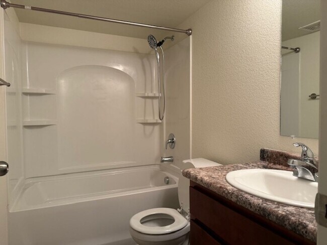 Building Photo - House For Lease