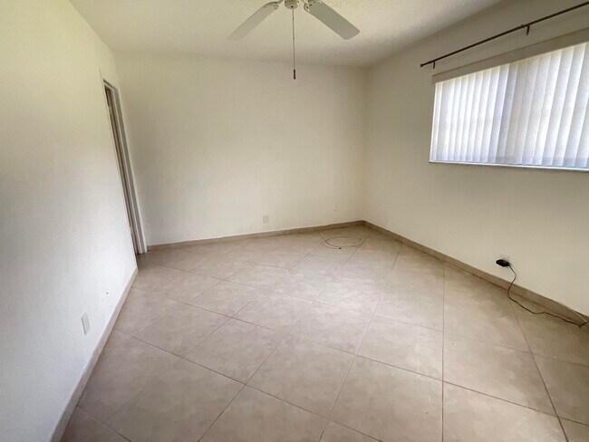 Building Photo - 21 Abbey Ln
