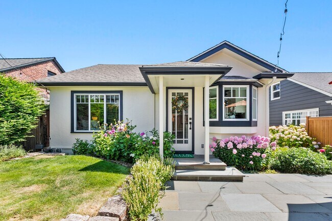 Building Photo - 3bd/1.75ba Seattle Home