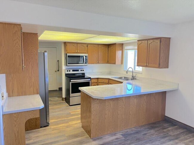 Building Photo - 465 Meadowlark Ln