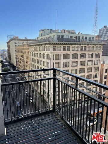 Primary Photo - 315 W 5th St
