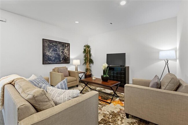 Building Photo - 705 Charles Hardy Pkwy