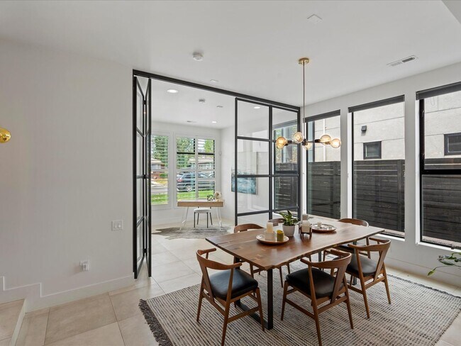 Building Photo - Luxury 3-Bed, 3.5-Bath Denver Home with Ro...