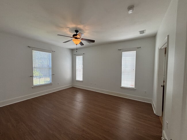 Building Photo - 1633 Shadowmoss Ave