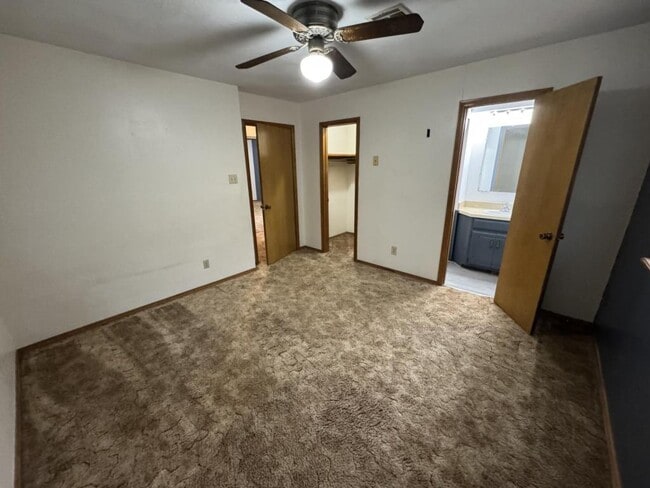 Building Photo - 5124 Dogwood Rd