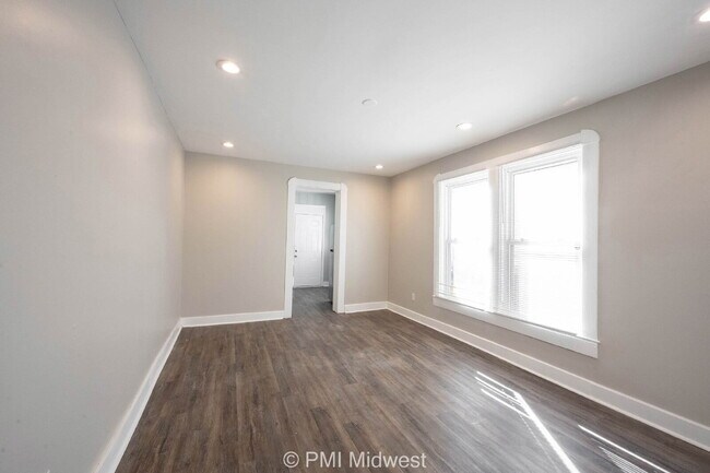 Building Photo - 101 N State Ave