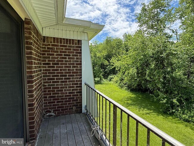 Building Photo - 1316 Silver Ct