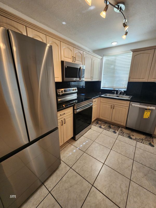 Building Photo - 119 Hidden Ct Rd