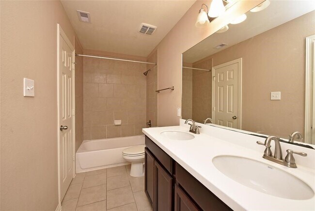 Building Photo - 4050 Calaway Oaks Ln