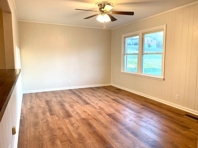 Building Photo - 321 Clearview Dr