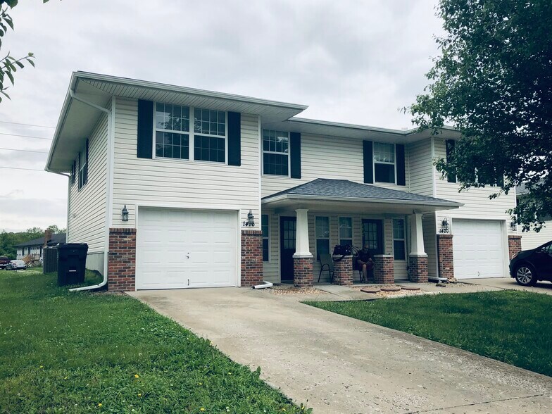 Front of 1416 unit side - 1416 SE Henley Ct
