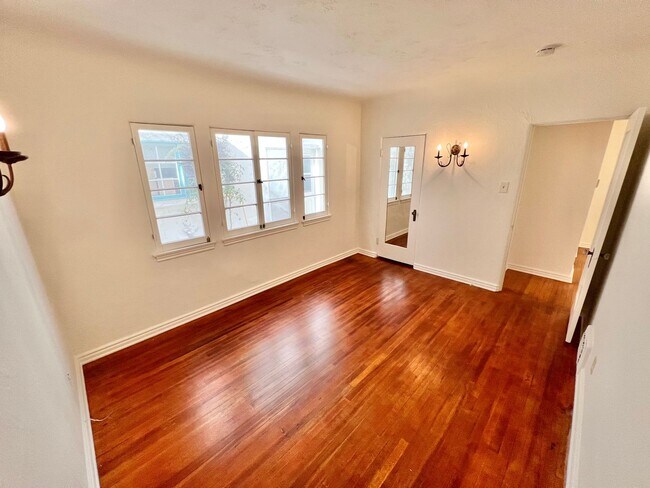 Building Photo - Charming Belmont Shore 2BD/1BA in Spanish-Style Duplex | Garage Included