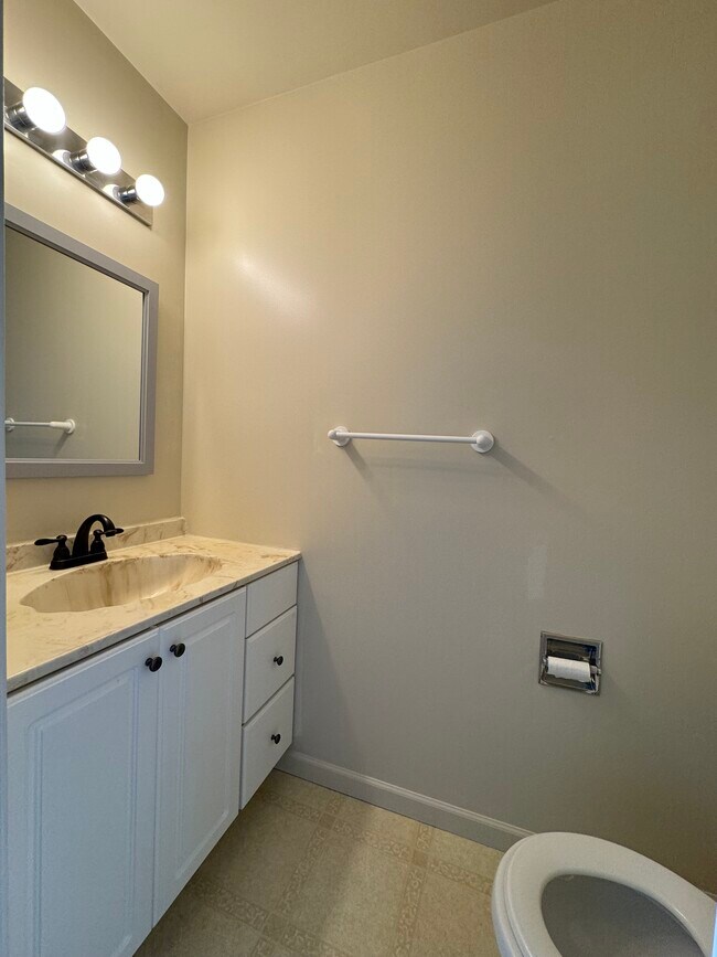 half bath - 1048 Dual Pl