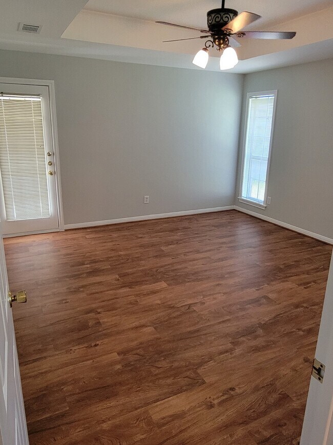 Building Photo - 3813 Brockhampton Dr