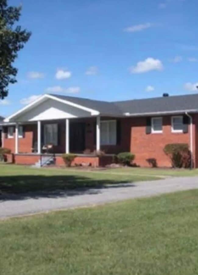 Building Photo - Highland