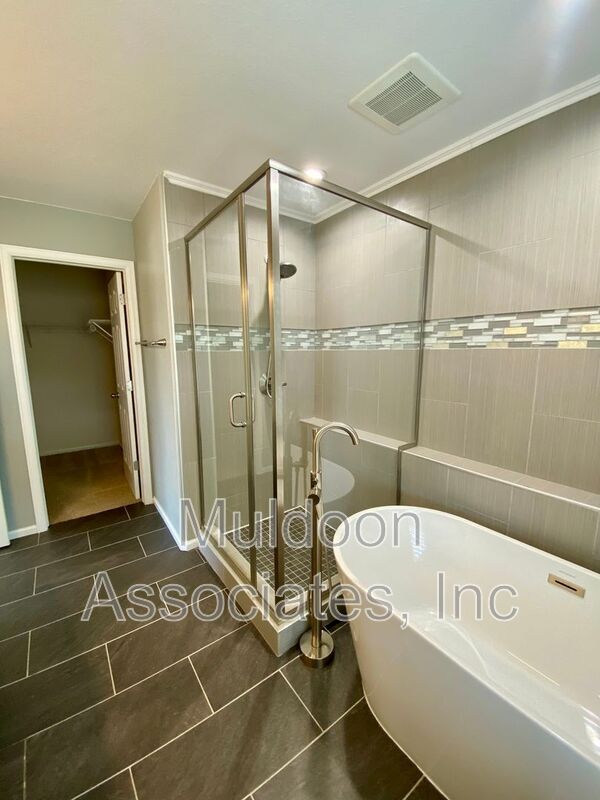 Building Photo - 7605 Dobbs Dr