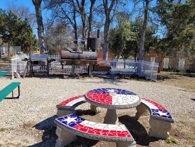 Building Photo - 299 Willow Springs Dr