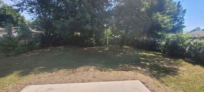 Building Photo - 918 S Luster Ave