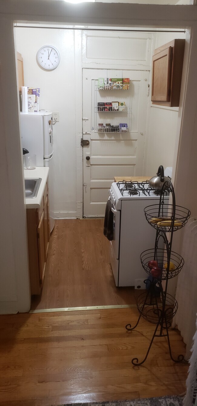 Building Photo - 519 W Brompton Ave