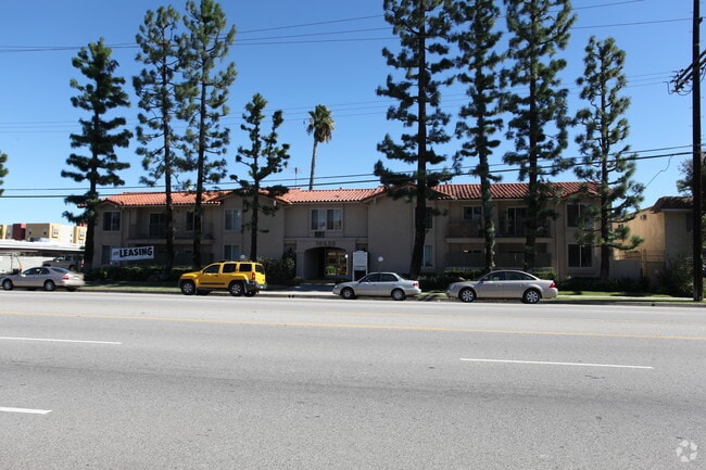 Building Photo - Balboa Grande Apartments