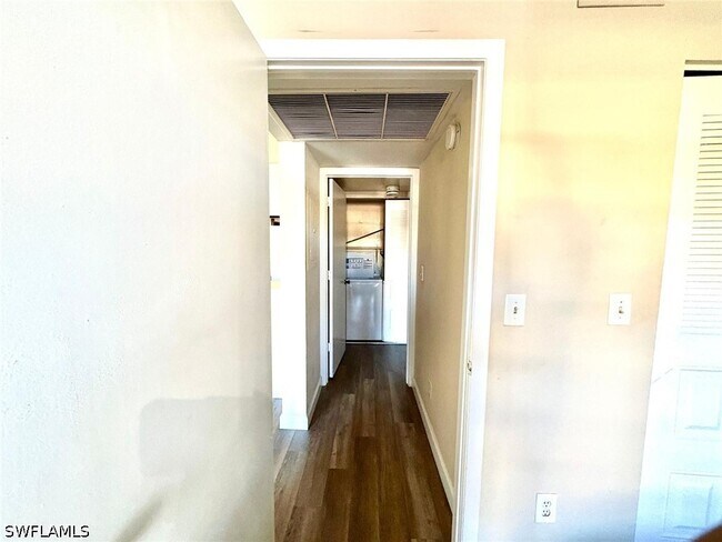 Building Photo - 5315 Summerlin Rd