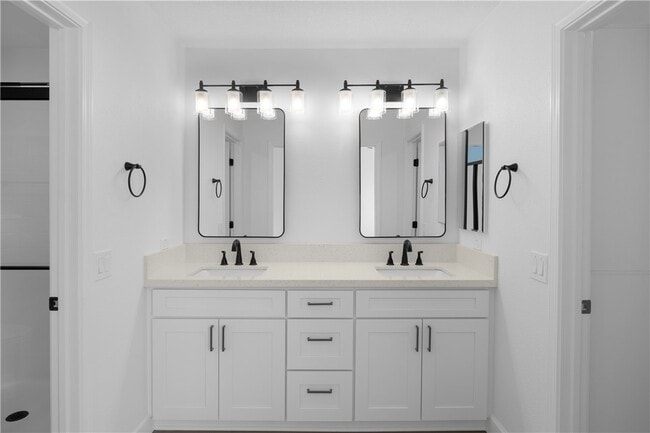 Building Photo - 1225 E Palm Dr