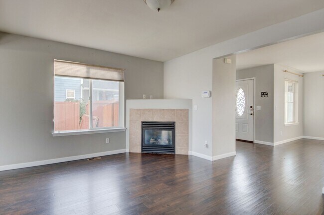 Building Photo - 5-Bedroom Home with Primary Bedroom on Main Floor