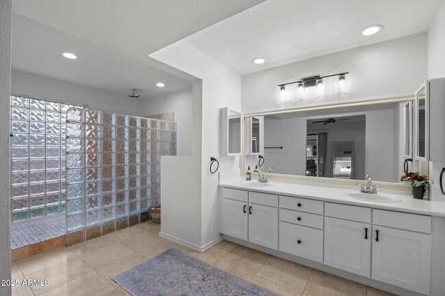 Building Photo - 8649 N Willowrain Ct