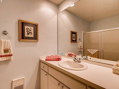 Master Bath - 7816 NE Loowit Loop
