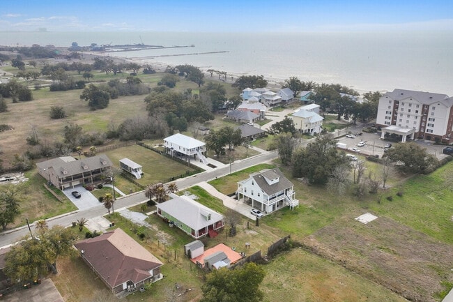 Building Photo - 426 Russell Ave